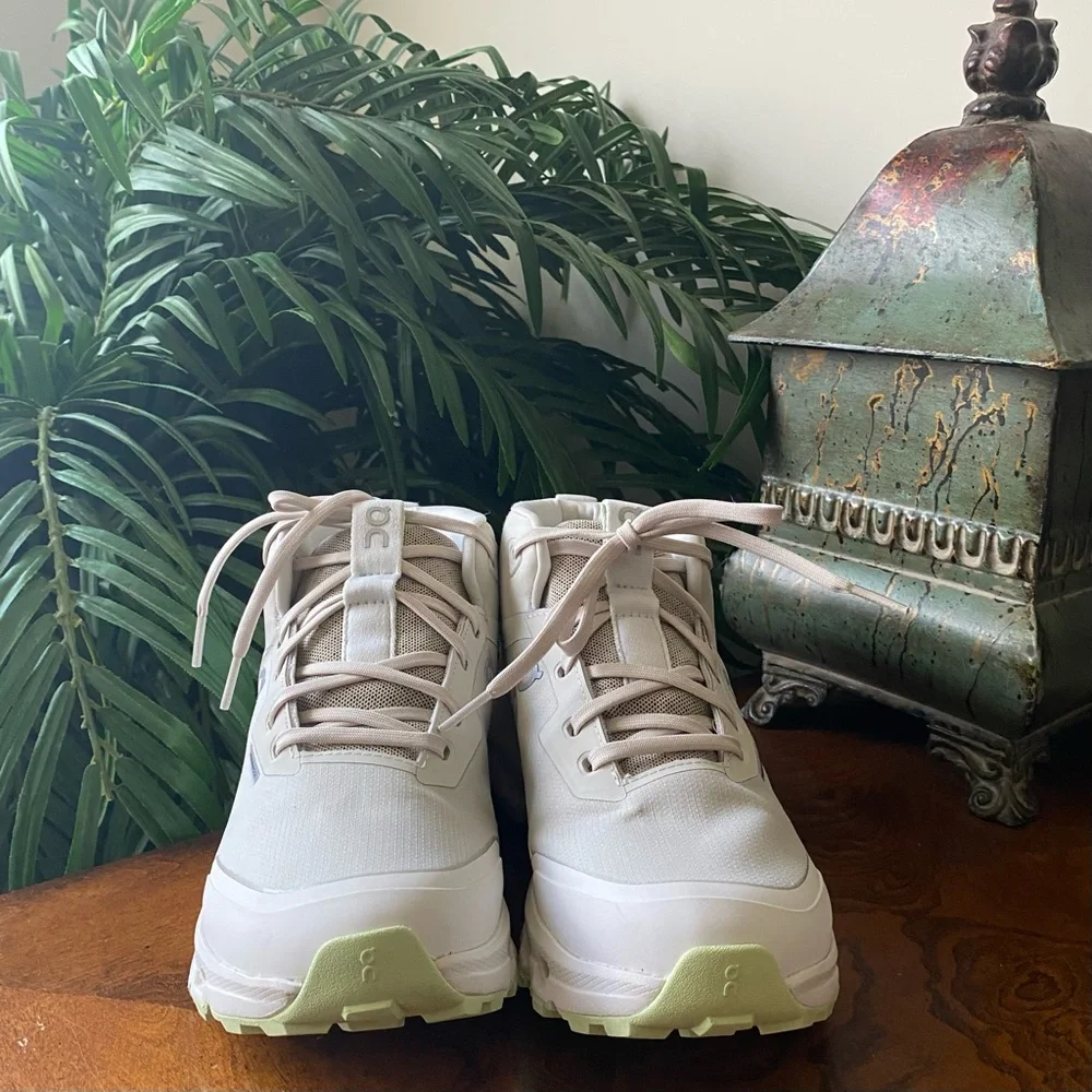 ON CLOUD Cloudroam Waterproof All Terrain Boots Light Grey Women's Size 7